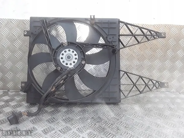 Kylarrubrik Seat Cordoba 2004 med kåpa OEM 6q0121207l image 2