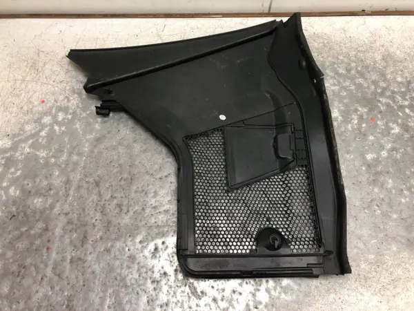 Visera derecha OEM A2058309002 Mercedes W205 image 4