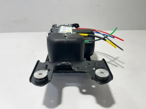 BMW X5 G05 Taka-ilmajousituskompressori OEM 5A70699 image 3