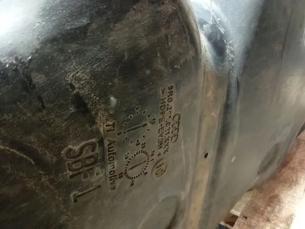 Audi Q5 I 8R Polttoainesäiliö OEM 8R0201021 - Käytetty image 8