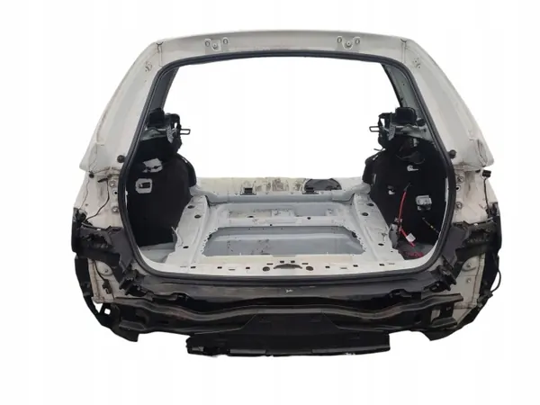 Parachoques trasero PAS TYLNY WANNA BMW F31 - Usado image 3