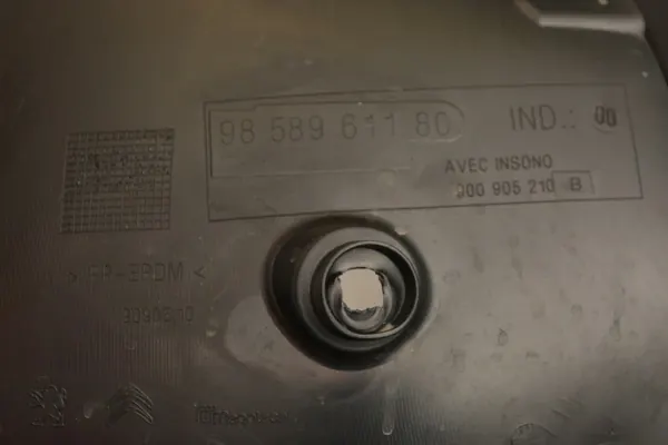 OEM 9858961180 Fram vänster hjulhus - Begagnad image 7