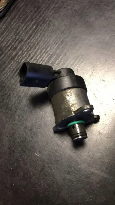 Sensor Presión Combustible BMW OEM 0928400 - Usado image 2