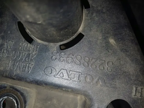 Protector de soporte Volvo OEM 32288933 - Usado image 5