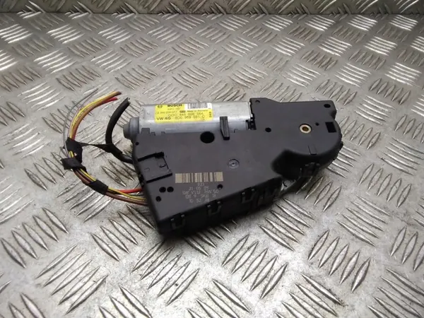 Moteur toit ouvrant VW Passat B6 OEM 0390200017 image 2
