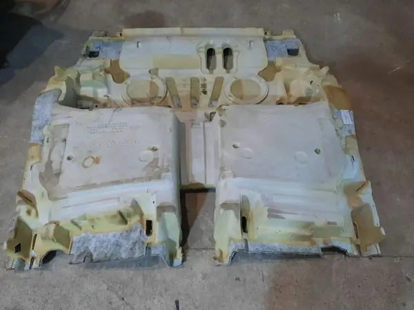 Carpete interior VW TOUAREG 2013 7P6863367 image 2