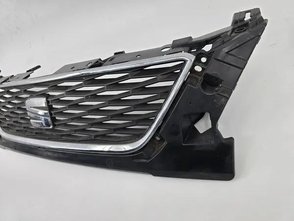 SEAT OE 5F0853654F radiator grille image 4