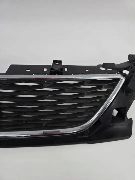 SEAT OE 5F0853654F radiator grille image 6