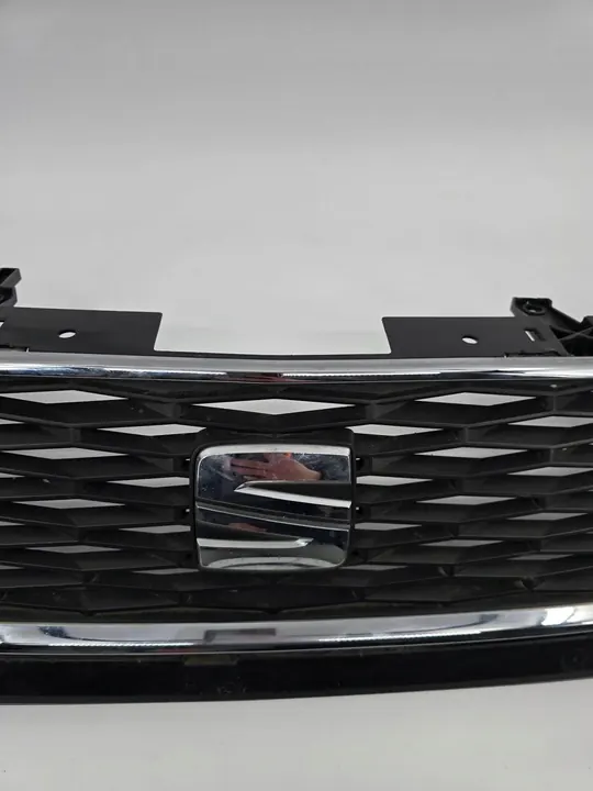SEAT OE 5F0853654F radiator grille image 7