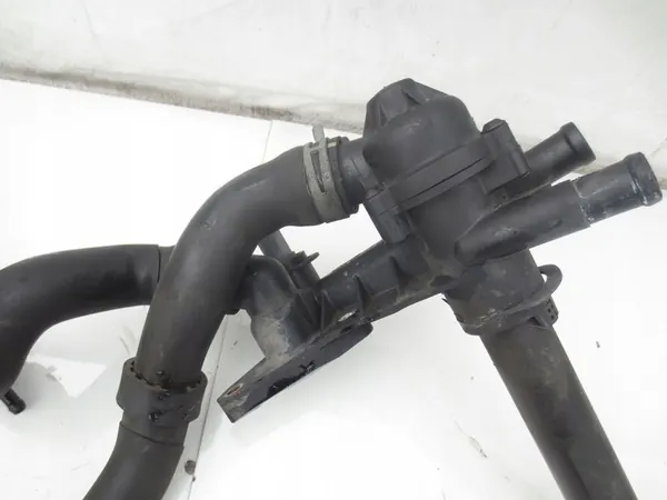Carcasa de termostato Manguera VW Polo Fox Seat Ibiza Skoda Fabia 1.2 image 2