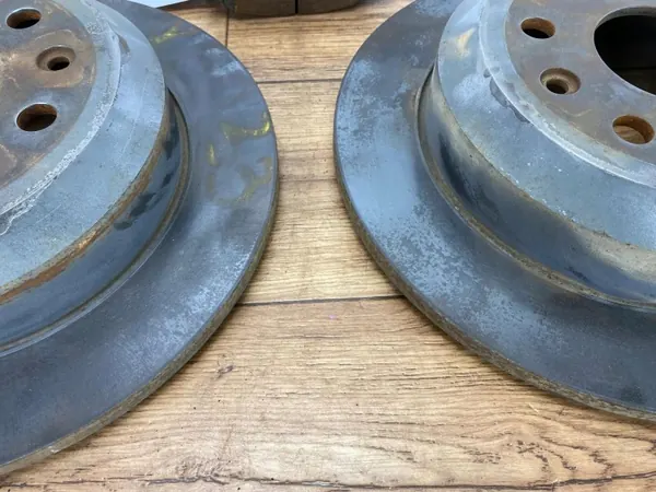 Jarrulevyt ja -palaset takana OEM komplet Jeep Wrangler image 3