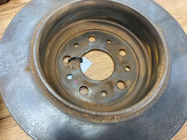 Jarrulevyt ja -palaset takana OEM komplet Jeep Wrangler image 9