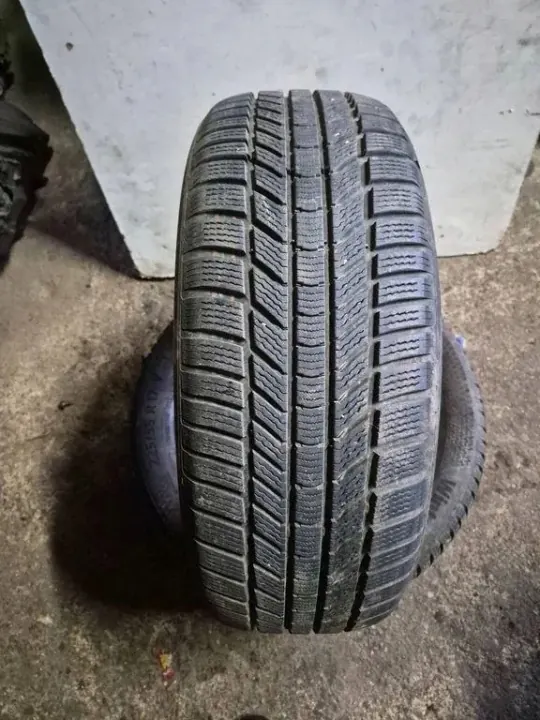 Grelha traseira de porta-malas OEM 22555R17 para Hyundai Sonata VII image 2