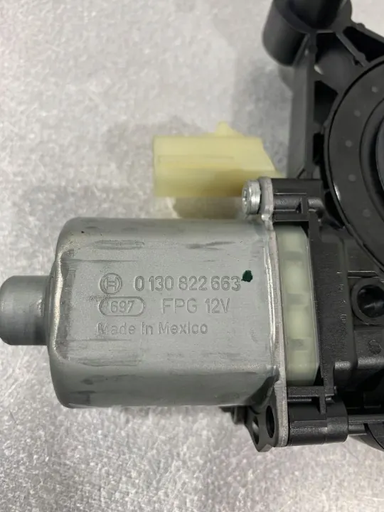 Jeep Compass Heckscheibenmotor OEM FBZ18568 image 3