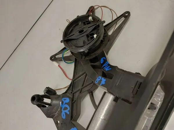 Vasemman puolen peilin tuki Mercedes-Benz Sprinter W906 image 6