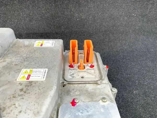Inversor Polestar 2 OEM 32335134 - Usado image 3
