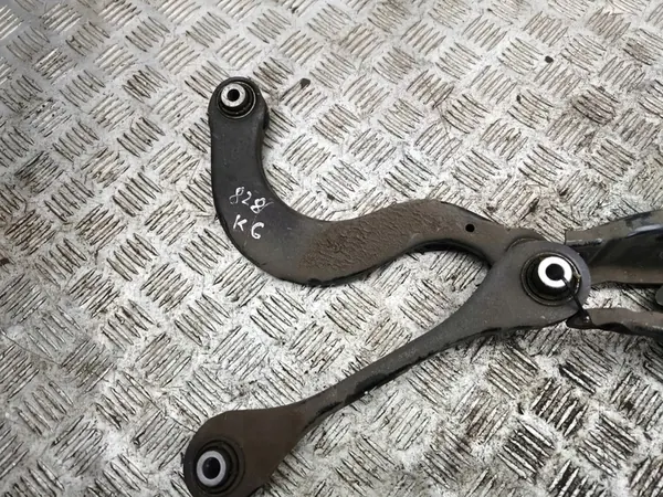 Volkswagen Golf VIII 2022 Braccio di Controllo Superiore Posteriore Sinistro image 4