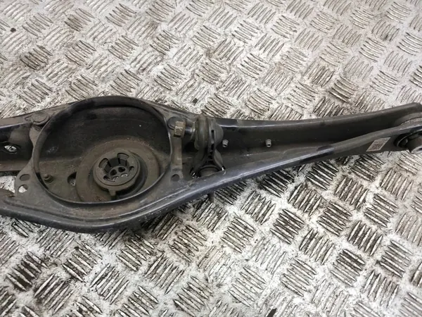 Volkswagen Golf VIII 2022 Braccio di Controllo Superiore Posteriore Sinistro image 5