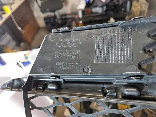 AUDI Q5 8R0 S-LINE Rejilla de Parachoques Delantero 8R0807682N image 4