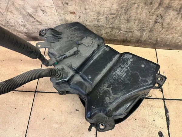 Tanque AdBlue usado OEM 5QA131877B para VW Touran III image 3