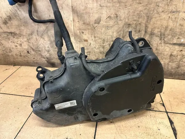 Tanque AdBlue usado OEM 5QA131877B para VW Touran III image 4