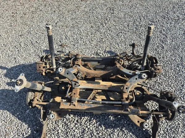 Poutre suspension arrière Mazda CX-5 d'occasion OEM image 3