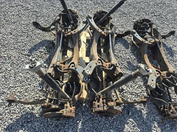 Poutre suspension arrière Mazda CX-5 d'occasion OEM image 4