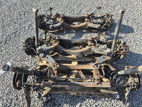 Poutre suspension arrière Mazda CX-5 d'occasion OEM image 5