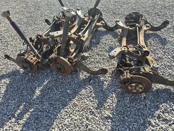 Poutre suspension arrière Mazda CX-5 d'occasion OEM image 6