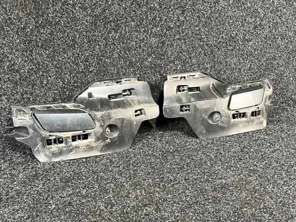 Audi A6 C8 Vasen Etu-Pesuläppä OEM 4K0807787B image 3