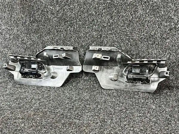 Audi A6 C8 Vasen Etu-Pesuläppä OEM 4K0807787B image 6