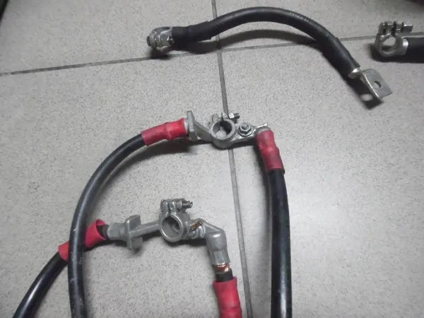 Audi A8 D3 batteri pluskabel OEM 4E0971225F image 3