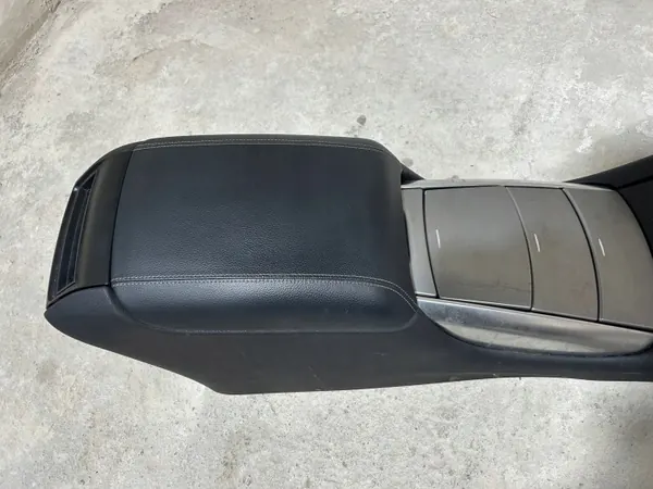 Reposabrazos central delantero Mercedes W251 OEM afklW251opi5 image 3