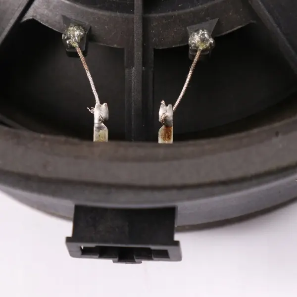 Audi A4 B8 Takaluukku Kaiutin OEM 8K0035411A image 6