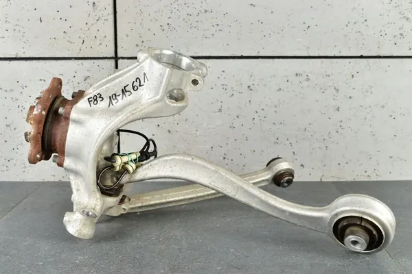 BMW F87 F80 M4 F82 F83 Mozzo Anteriore Destro image 6