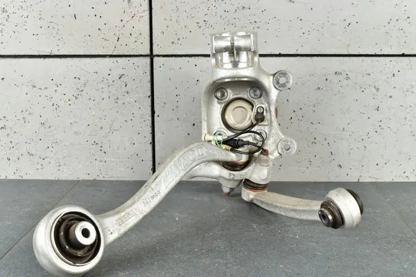 BMW F87 F80 M4 F82 F83 Mozzo Anteriore Destro image 7