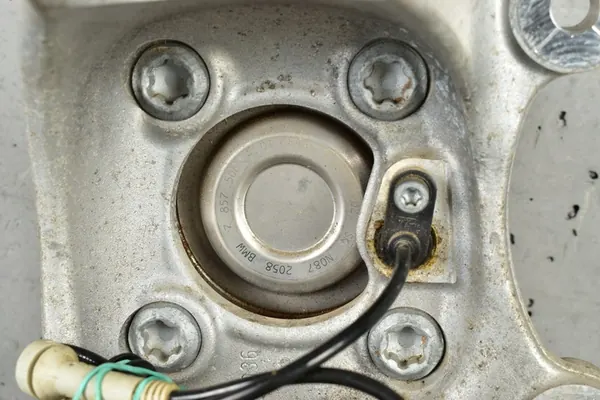 BMW F87 F80 M4 F82 F83 Mozzo Anteriore Destro image 8