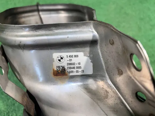 BMW X5 G05 Embout Échappement Droit OEM 5A5C8E8 image 10