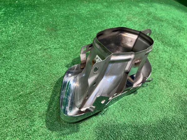 BMW X5 G05 Embout Échappement Droit OEM 5A5C8E8 image 7