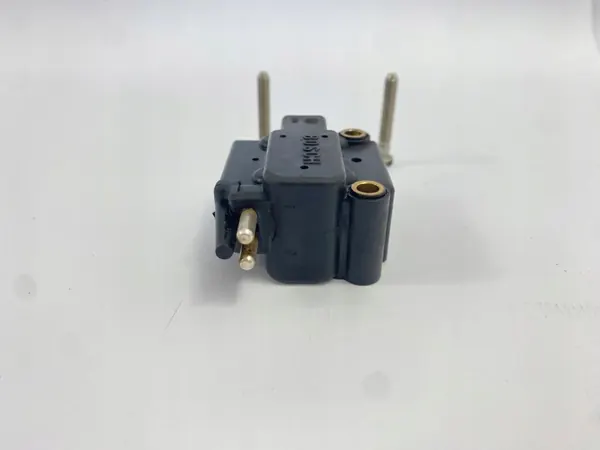 Régulateur Pression Carburant OEM 2437020007 Mercedes image 4