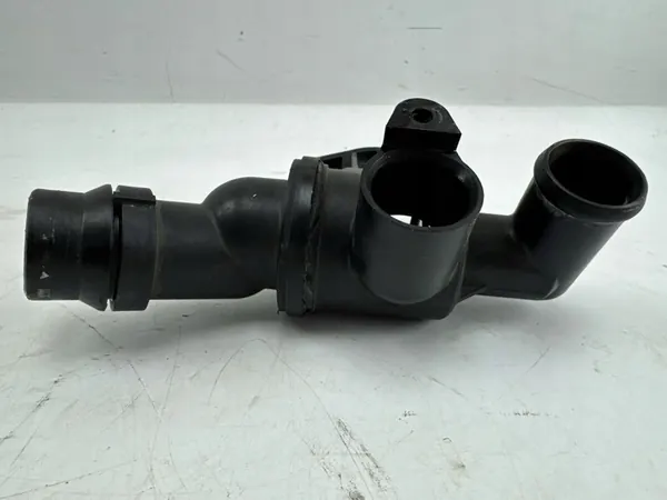 Volkswagen Golf VI 2010 Carcasa de termostato OEM 06F121111H image 3