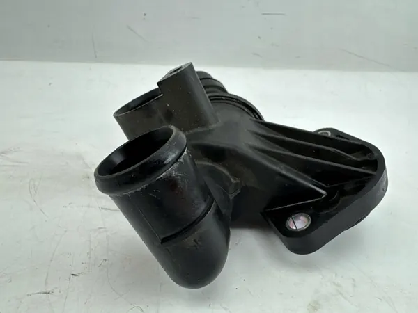 Volkswagen Golf VI 2010 Carcasa de termostato OEM 06F121111H image 4