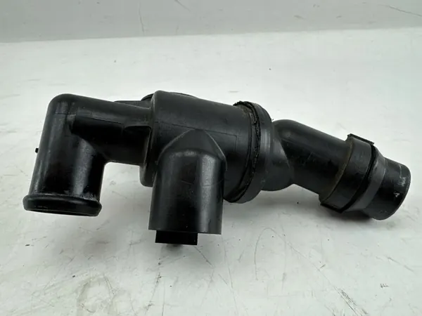 Volkswagen Golf VI 2010 Carcasa de termostato OEM 06F121111H image 7