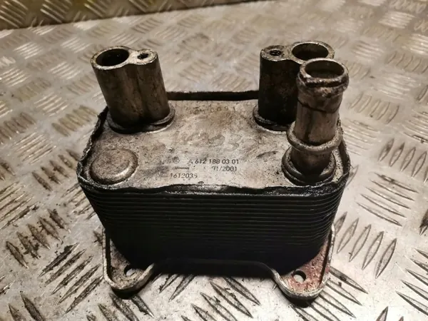 Arrefecedor óleo caixa Mercedes-Benz C W203 OEM 6121880301 image 2