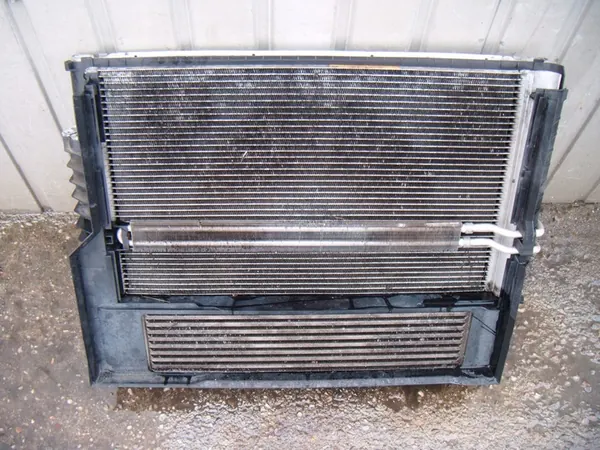 BMW 7 IV E65 3.0 05-08 Vattens kylare Intercooler image 2