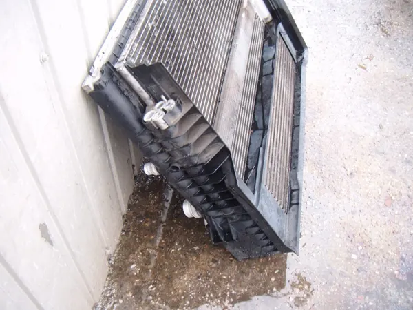 BMW 7 IV E65 3.0 05-08 Vattens kylare Intercooler image 4