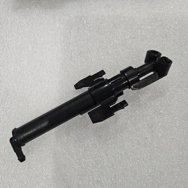 VOLVO XC90 right headlight washer OE 31283785 image 3