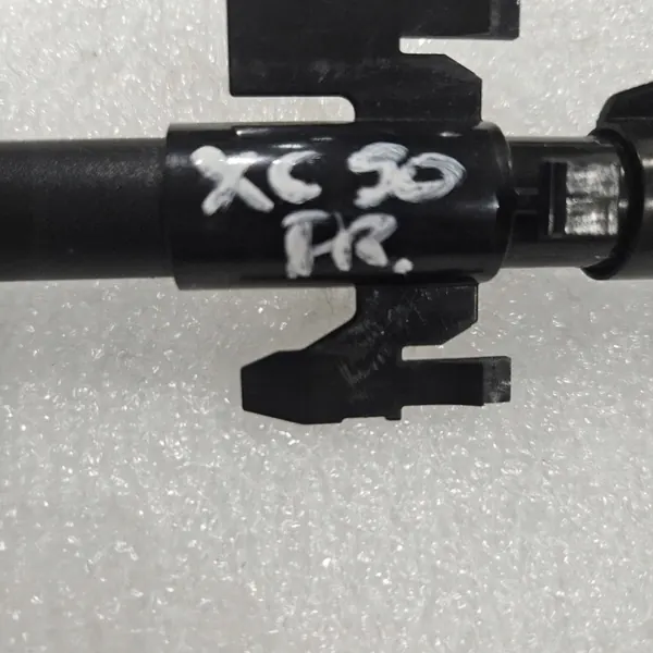 VOLVO XC90 right headlight washer OE 31283785 image 4