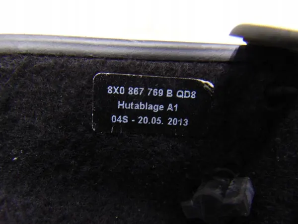 Audi A1 8X bakluckhyllrulle OEM 8X0867769B image 7