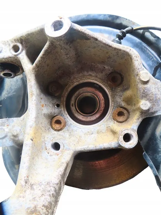 Mozzo posteriore sinistro Audi Q3 8U 2011-2018 3C0505435G image 3